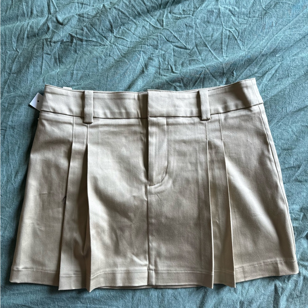 Aritzia Sunday Best Rider Skirt Size 6 (new with tags)